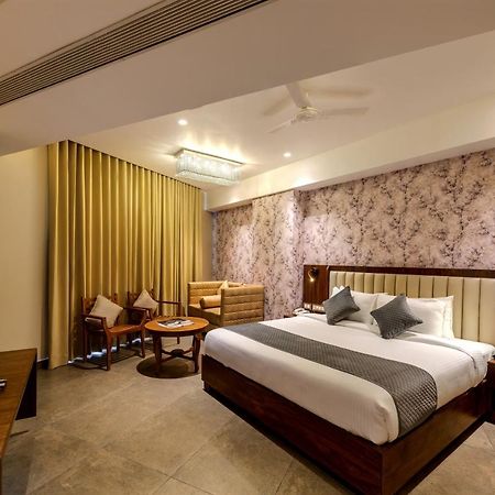 Sundex Hotel Танджавур Екстериор снимка