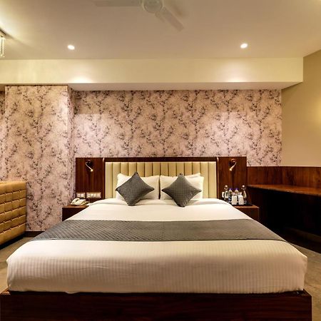 Sundex Hotel Танджавур Екстериор снимка