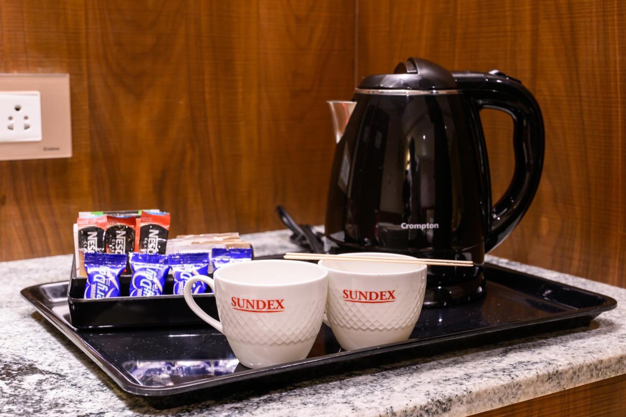 Sundex Hotel Танджавур Екстериор снимка