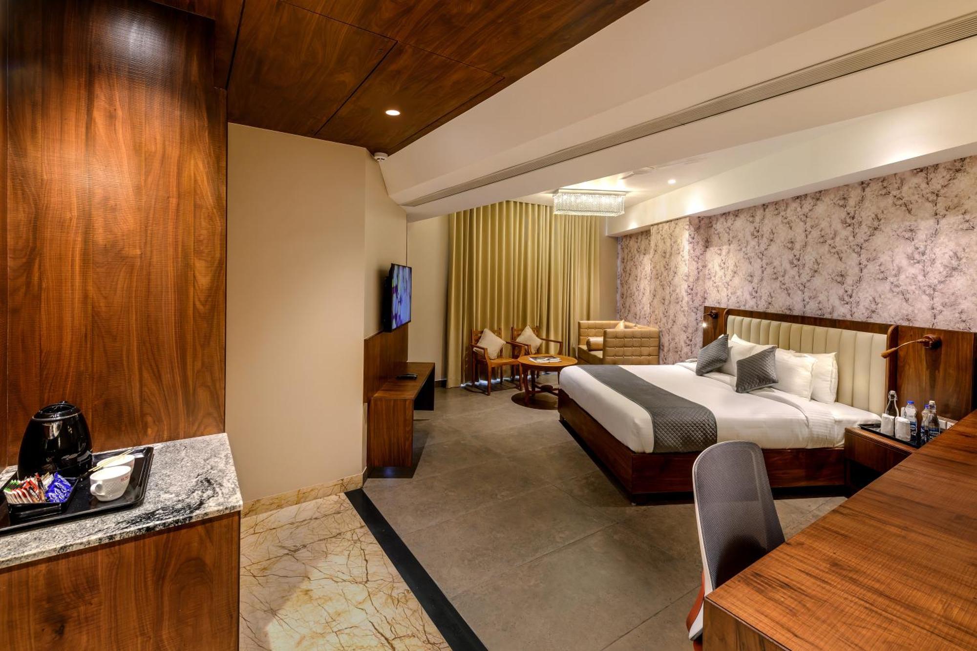 Sundex Hotel Танджавур Екстериор снимка