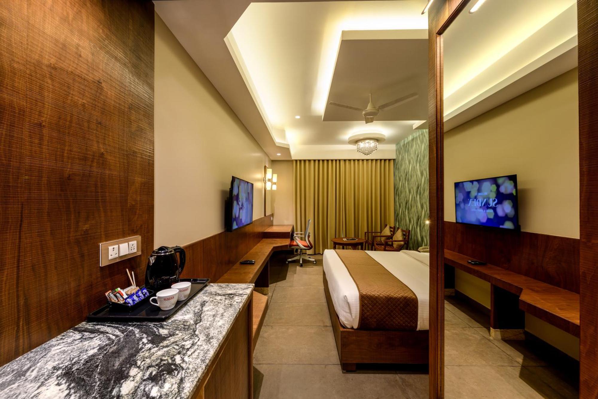 Sundex Hotel Танджавур Екстериор снимка