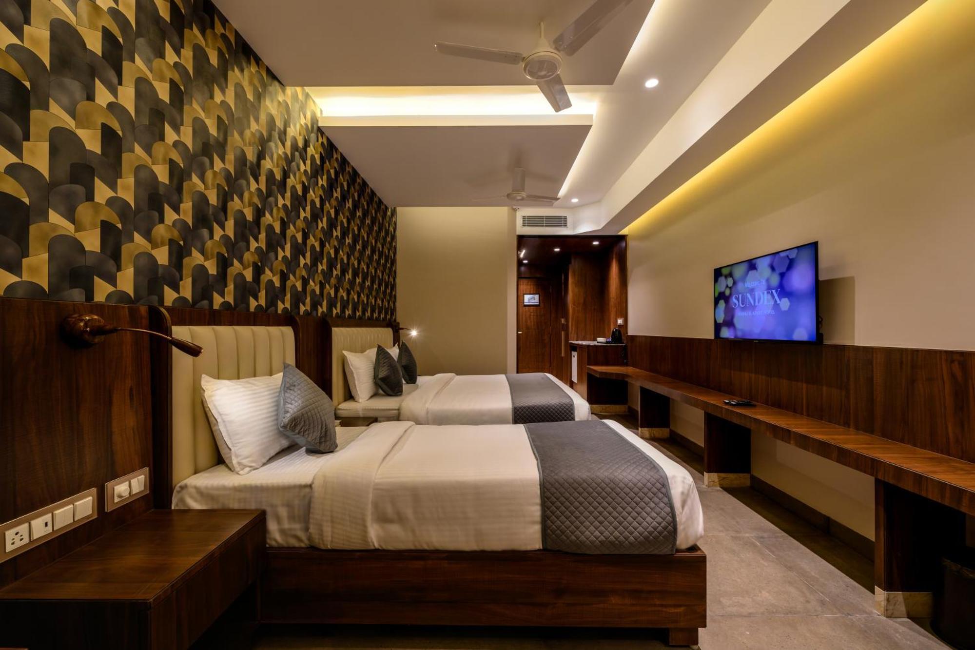Sundex Hotel Танджавур Екстериор снимка