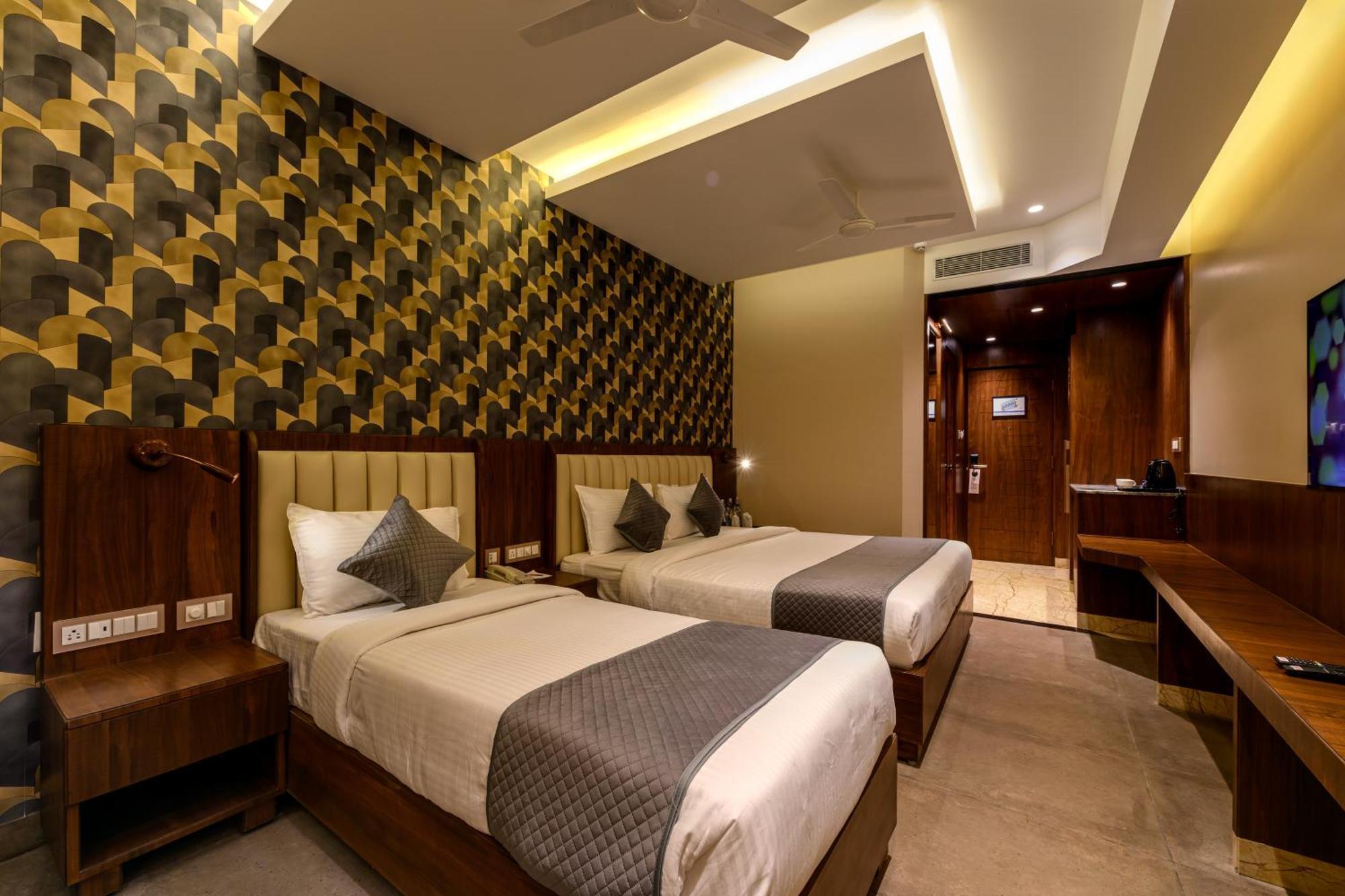 Sundex Hotel Танджавур Екстериор снимка