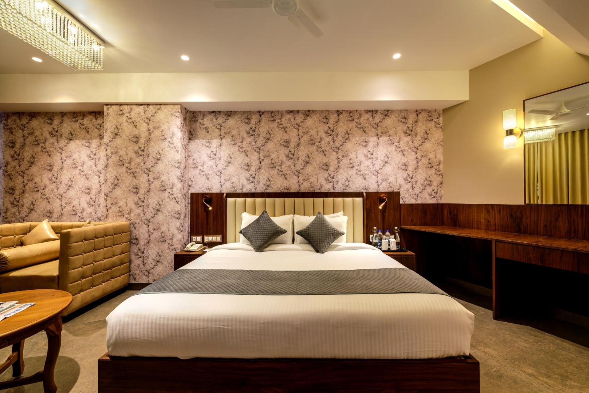 Sundex Hotel Танджавур Екстериор снимка